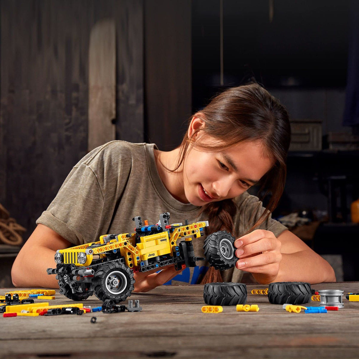 4x4 Off Roader SUV Model Building Kit B68025
