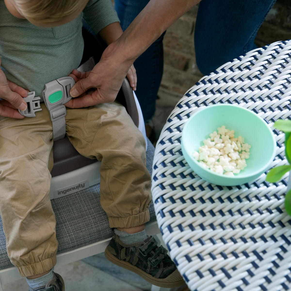 Lightweight Easy-Clean Toddler Booster Seat G525